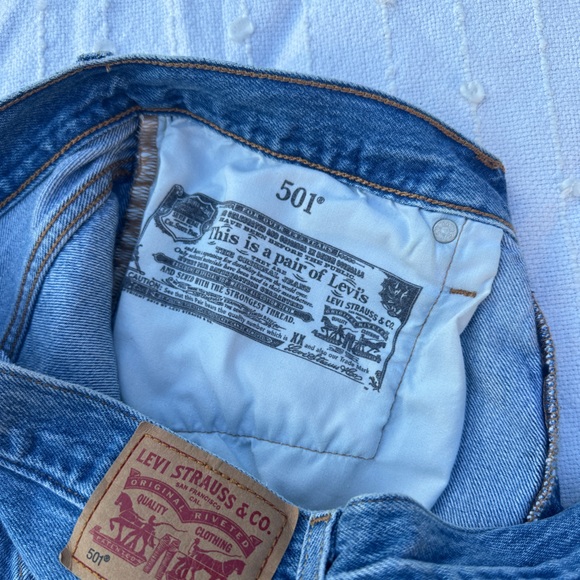 Levi 501 Jean Shorts - W31 - Picture 4 of 4